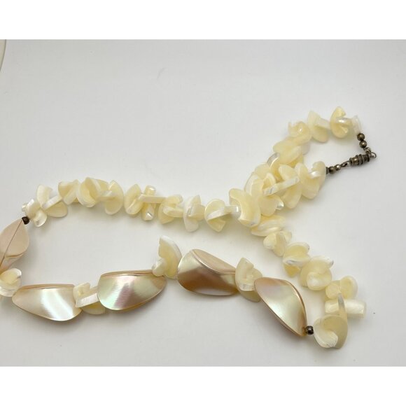 Vintage Faux  Mother of Pearl Beaded Necklace Chunky Surf Beach Island Luau - Picture 4 of 6